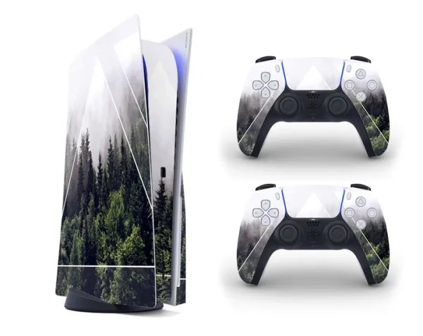 Виниловая наклейка на Playstation 5 консоль и контроллер с принтом туманный зеленый лес, арт.700488