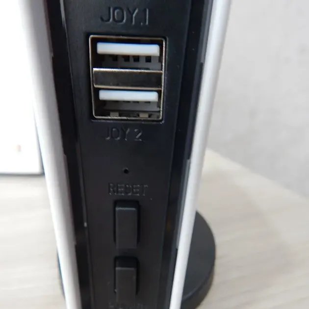 Игровая консоль с двумя геймпадами Tower GameConsole5 Детская ретро приставка для телевизора, 200 игр 8бит Денди Черно-белый