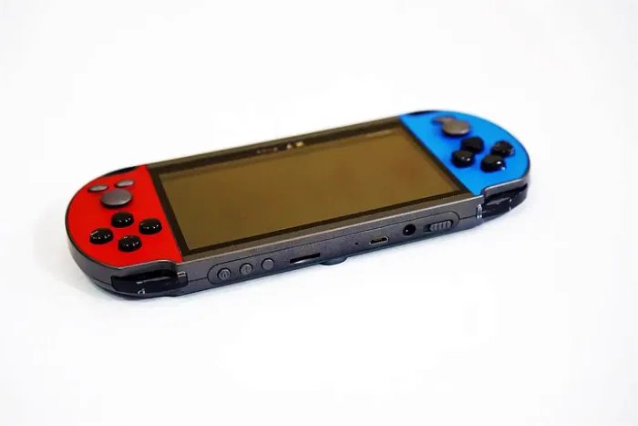 Игровая приставка Pro X7 Plus 5,1'' MP5 8Gb 10000 игр портативная приставка ретро