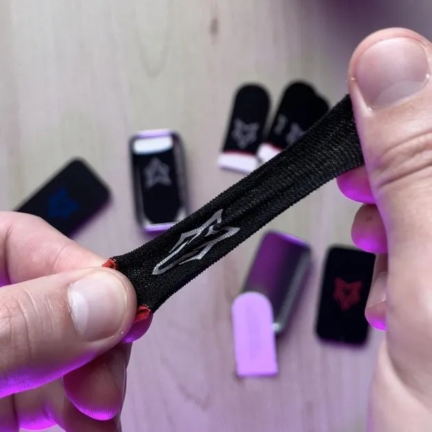Игровые напальчники для сенсорного экрана телефона Sarafox Wasp Feelers v6 2 пары ( 4 шт) с красным манжетом + бокс PUBG Mobile Call Of Duty 2 StandOFF