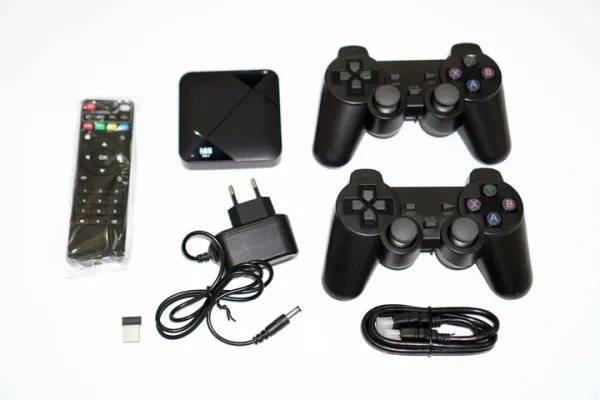 Игровая тв приставка с беспроводными джойстиками Android TV M8 mini 4K 64GB