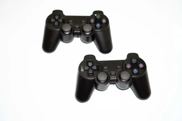 Игровая тв приставка с беспроводными джойстиками Android TV M8 mini 4K 64GB
