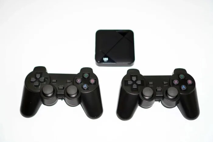 Игровая тв приставка с беспроводными джойстиками Android TV M8 mini 4K 64GB