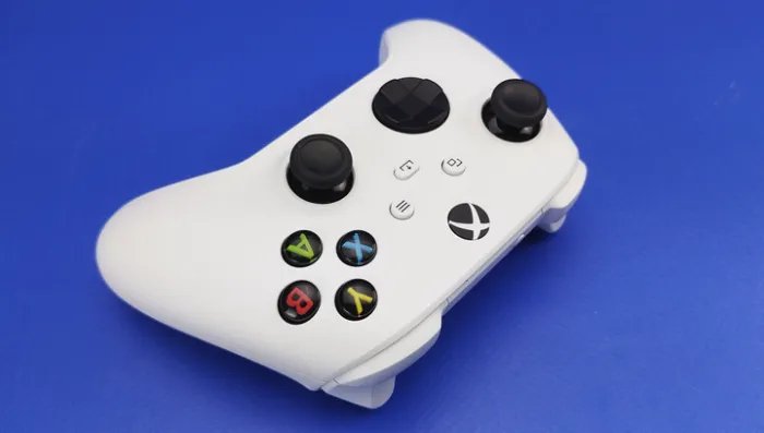 Набор Консоль Microsoft Xbox Series S 1TB (XXU-00010) Carbon Black + Геймпад Беспроводной Controller Robot White